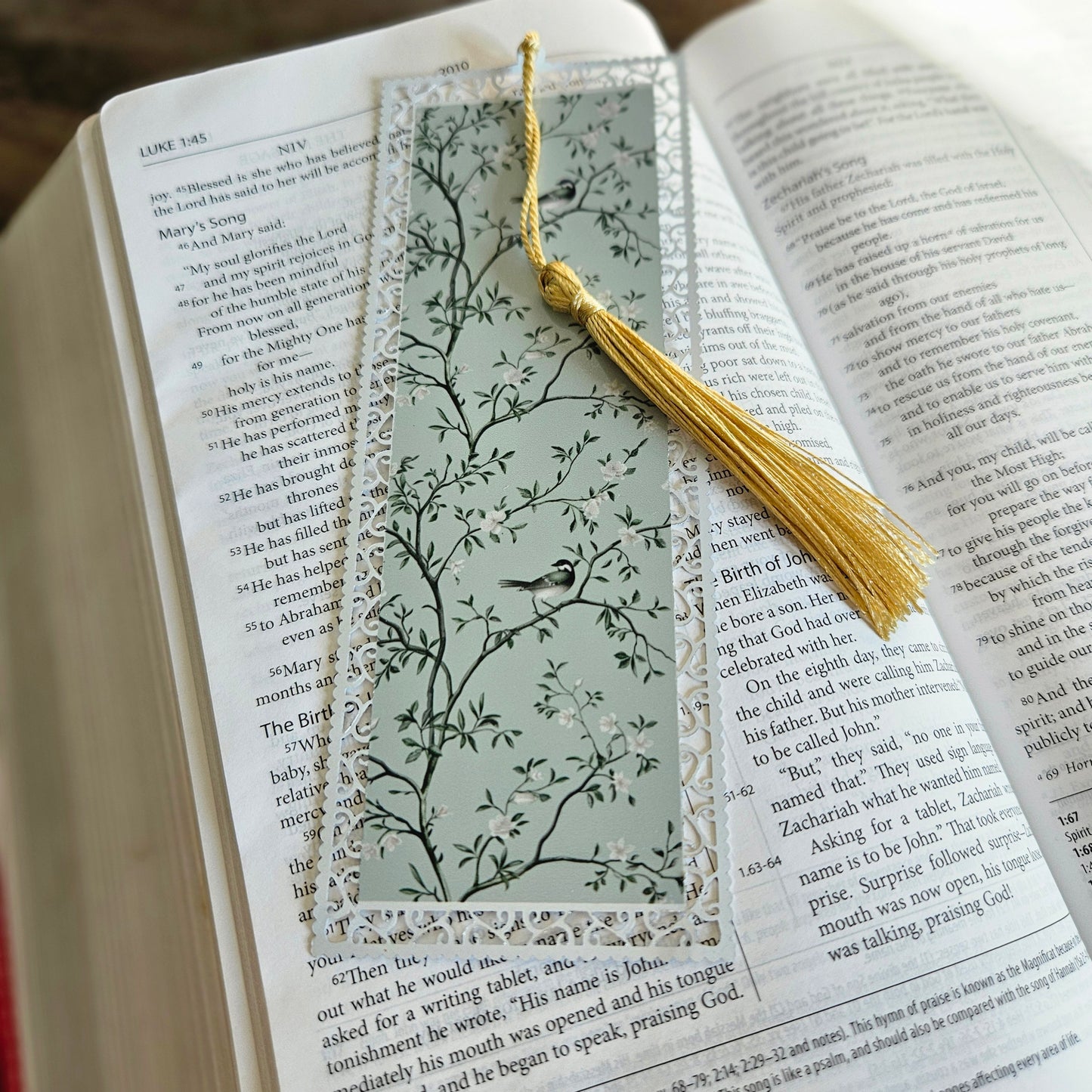 Bookmark - Sage Green Chinoiserie Pattern Vines and Birds